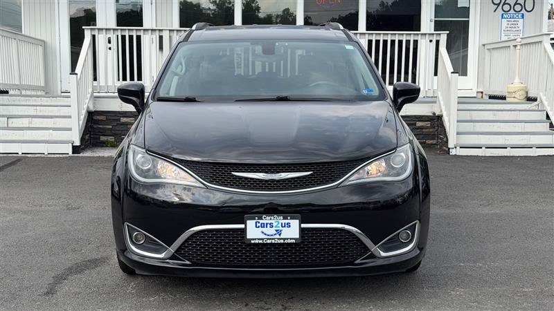 Used 2018 Chrysler Pacifica Touring-L FWD image 9