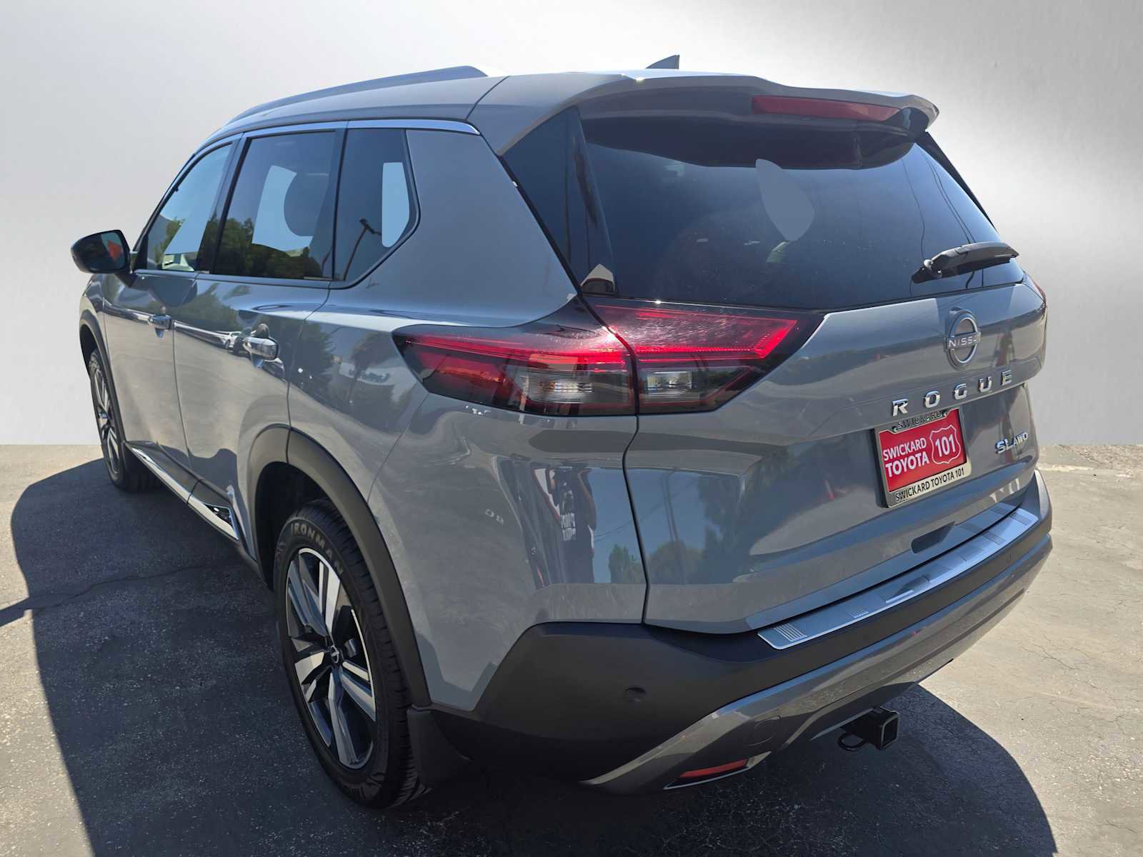 Used 2023 Nissan Rogue SL image 5