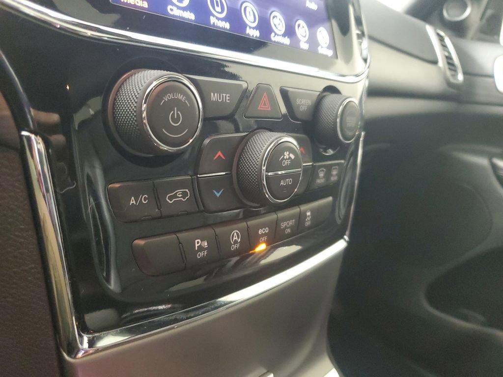 Used 2020 Jeep Grand Cherokee Altitude image 28