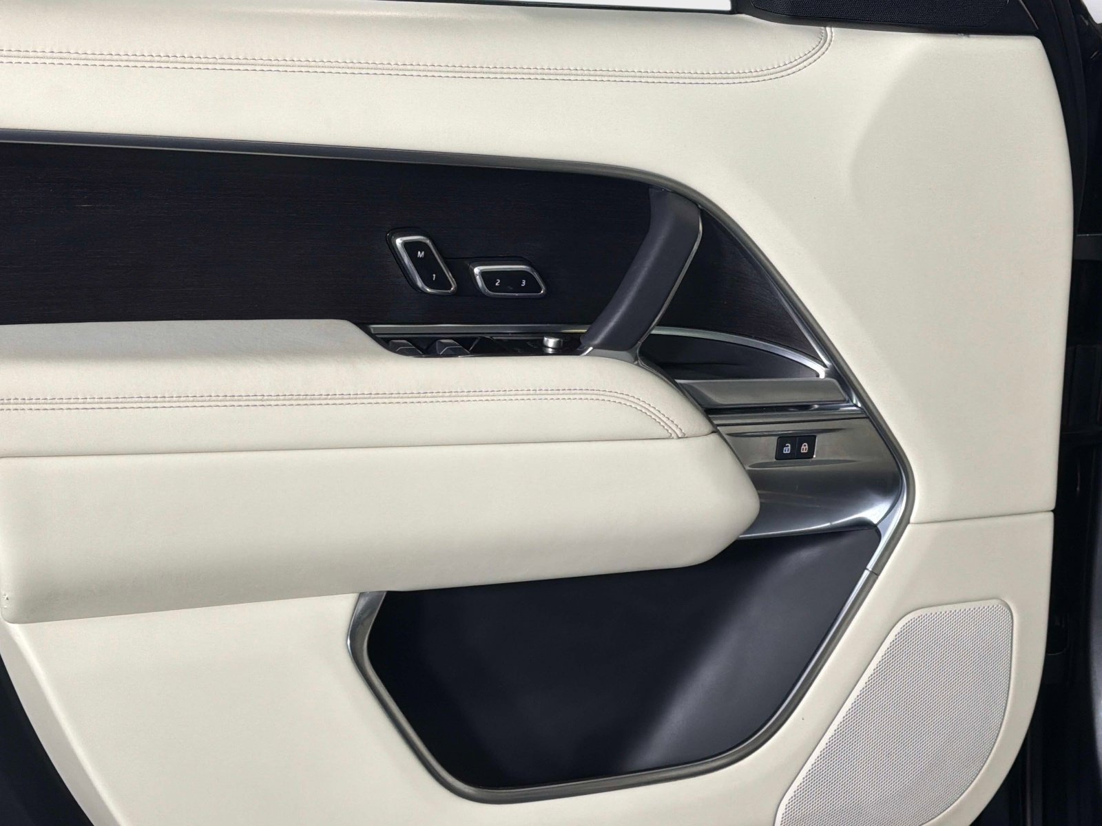 Used 2023 Land Rover Range Rover SE image 37