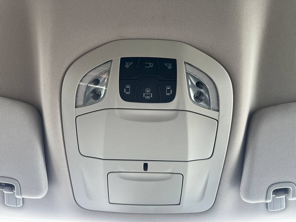 Used 2023 Chrysler Voyager LX FWD image 22