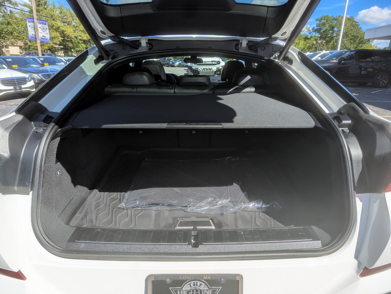 Used 2023 BMW X6 M50i w/ Executive Package image 46
