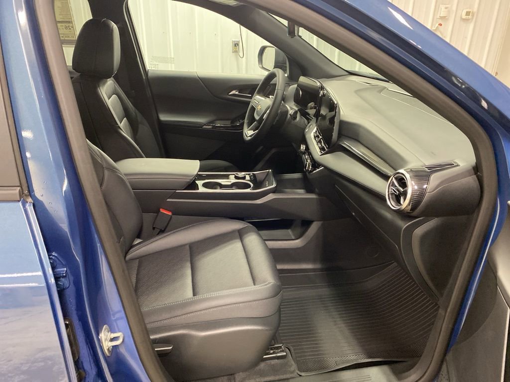 New 2026 Chevrolet Equinox LT w/ Convenience Package II AWD/4WD image 16