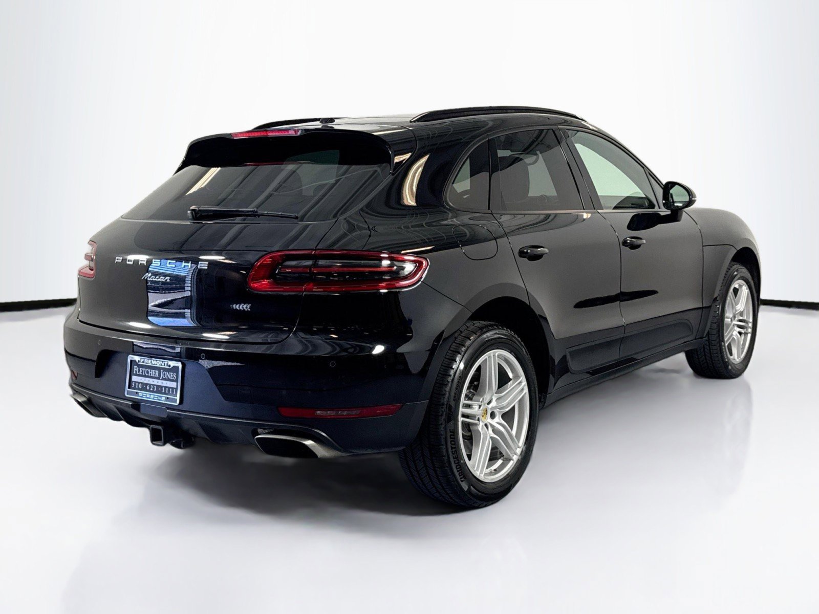 Used 2018 Porsche Macan w/ Premium Package Plus AWD/4WD image 9