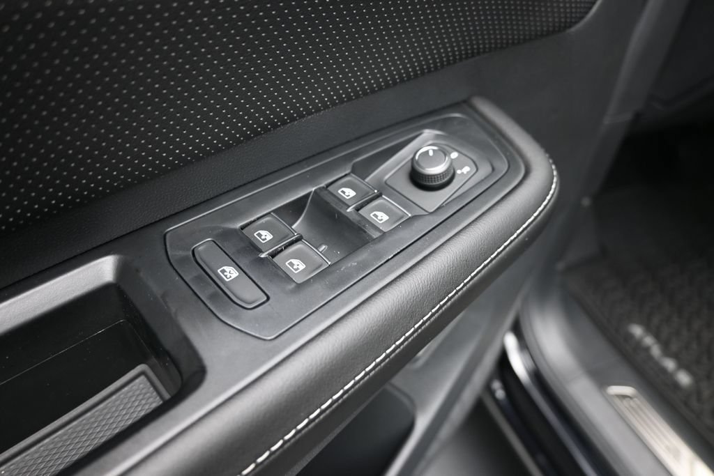 New 2026 Volkswagen Atlas Cross Sport SE FWD image 20
