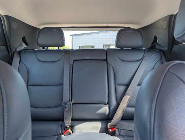 Used 2022 Chevrolet Bolt EUV LT w/ Convenience Package FWD image 18