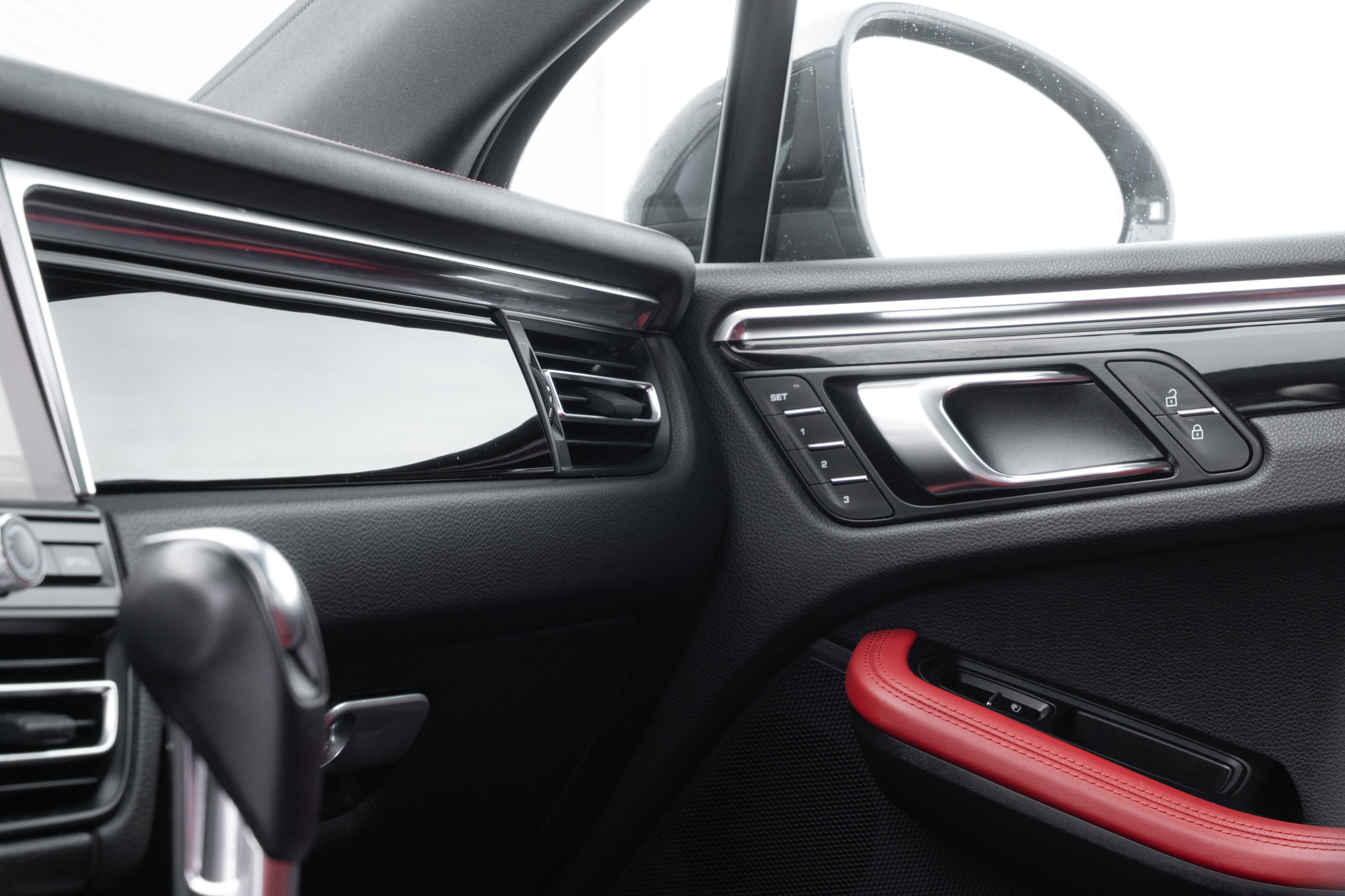 Used 2021 Porsche Macan image 14