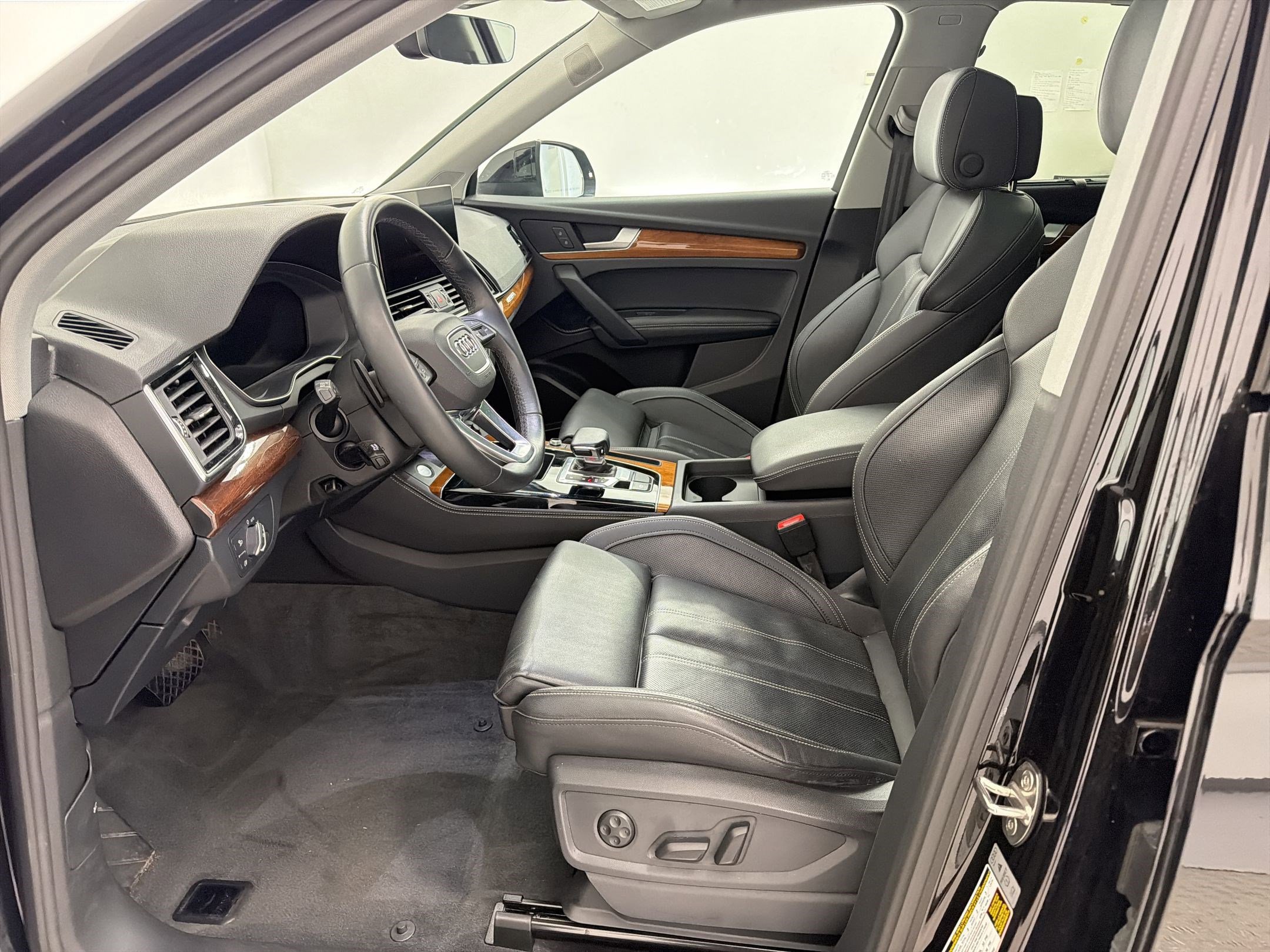 Used 2023 Audi Q5 2.0T Premium Plus w/ Premium Plus Package AWD/4WD image 5