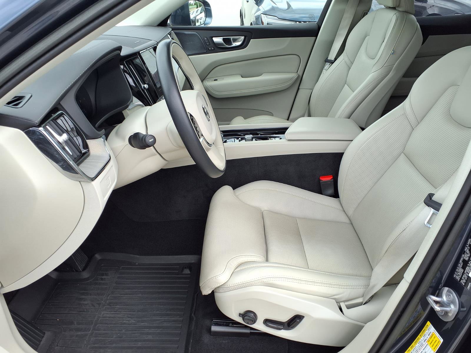 Certified 2023 Volvo XC60 B5 Ultimate w/ Climate Package AWD/4WD image 21