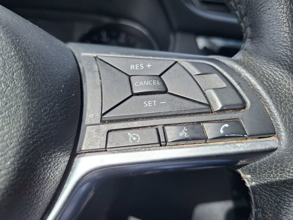 Used 2018 Nissan Rogue SV image 13