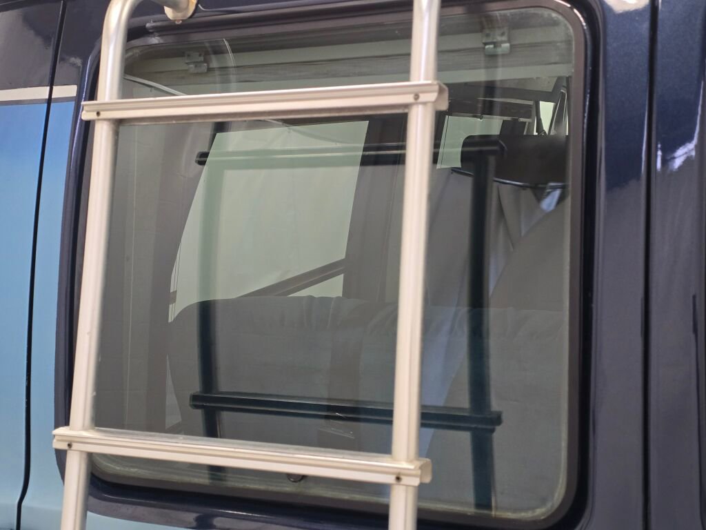 Used 1991 Dodge B2500 image 38