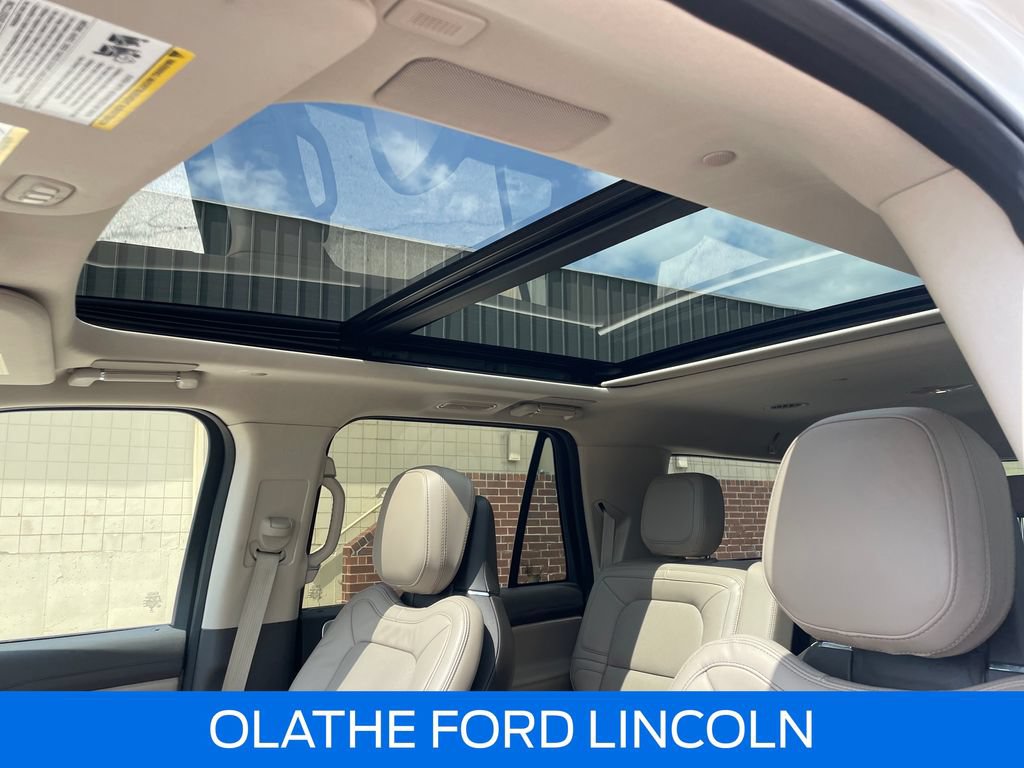 Certified 2024 Lincoln Navigator L Reserve AWD/4WD image 17