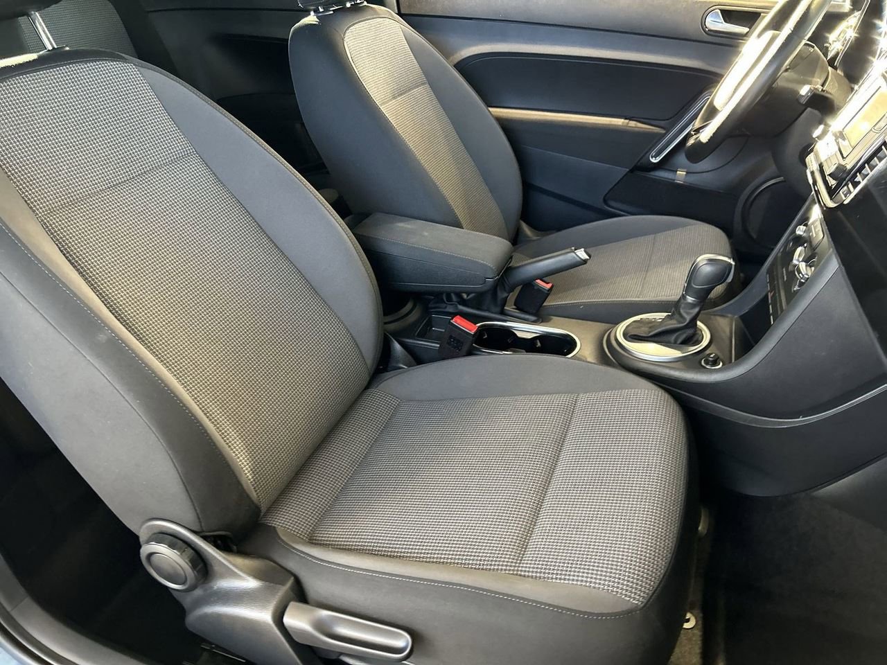 Used 2019 Volkswagen Beetle 2.0T S image 8