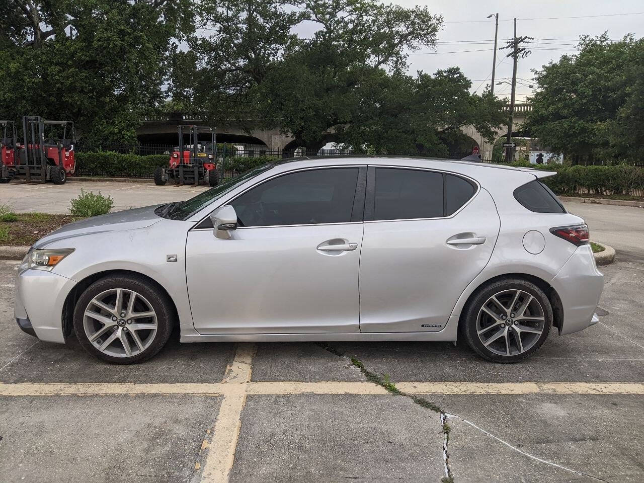 Used 2015 Lexus CT 200h w/ Navigation Package FWD image 6