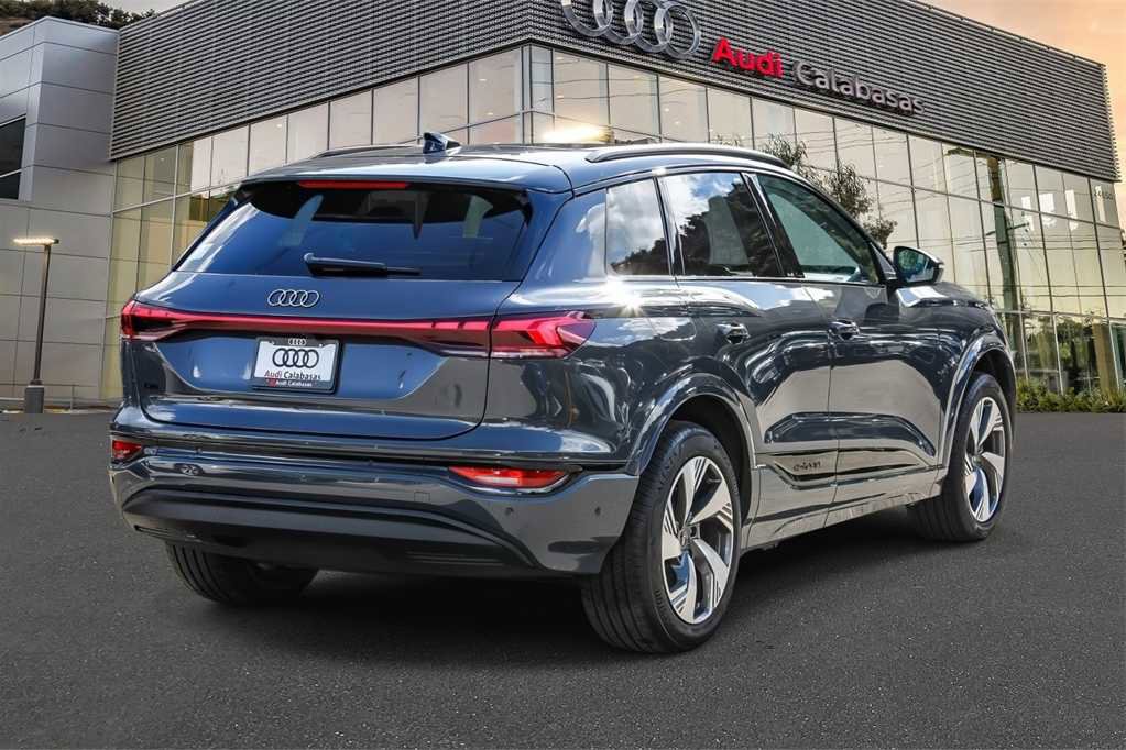 Used 2025 Audi Q6 e-tron Premium w/ Convenience Package image 4