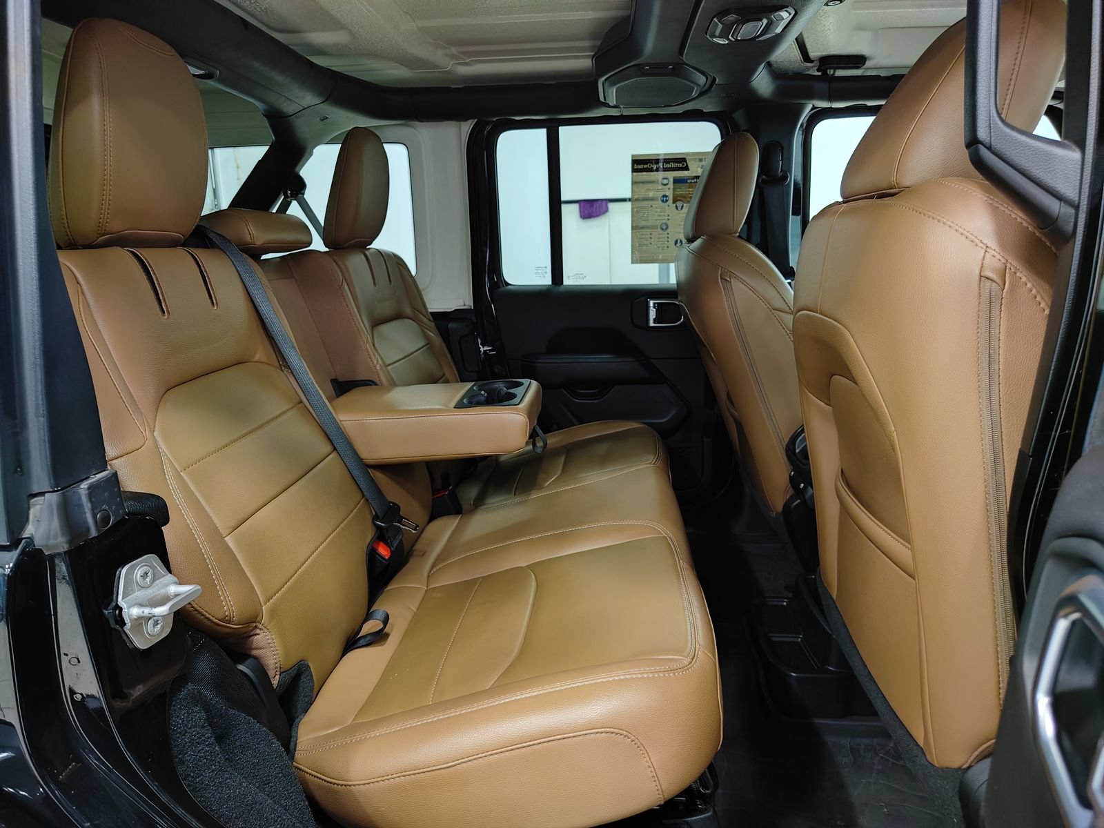 Used 2022 Jeep Wrangler Unlimited Sahara AWD/4WD image 15