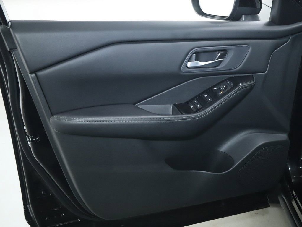 Certified 2026 Nissan Rogue SV image 15