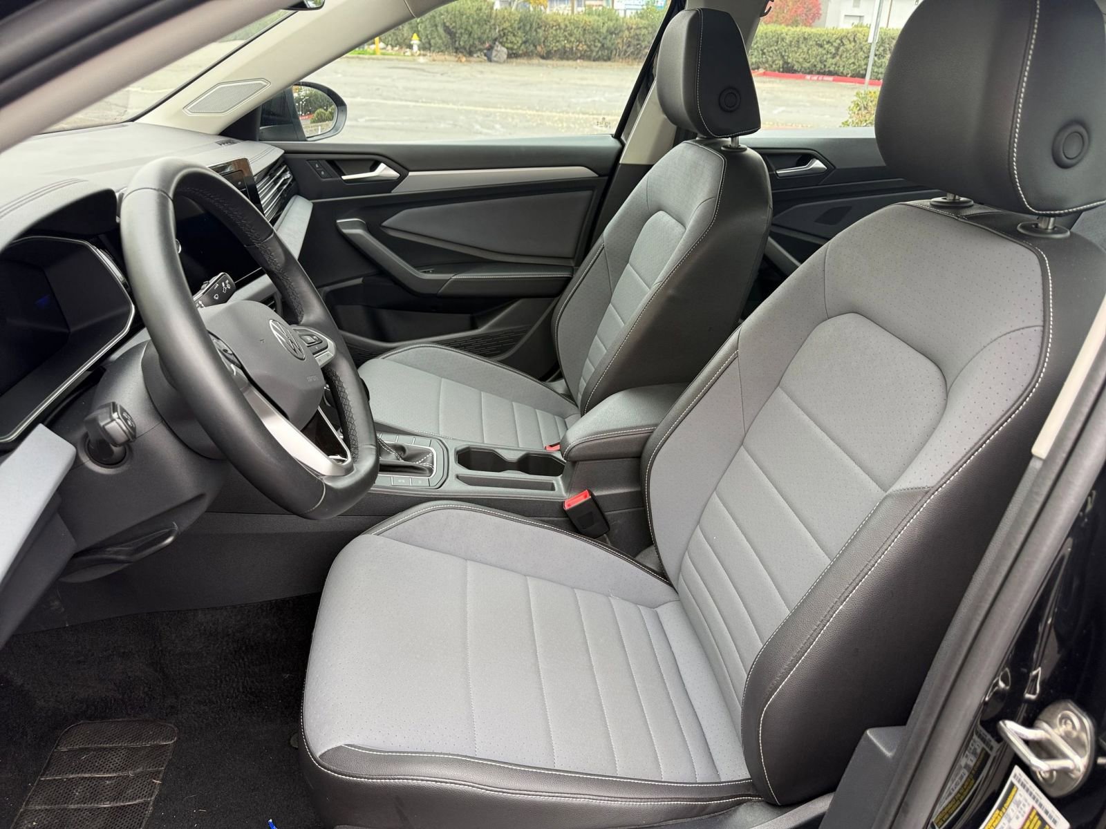 Used 2025 Volkswagen Jetta SE image 25