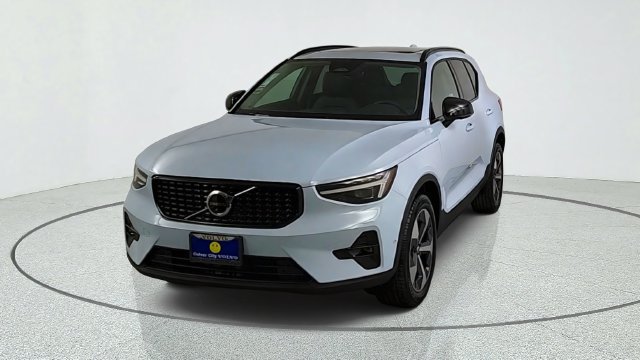New 2026 Volvo XC40 B5 Plus w/ Protection Package Premier AWD/4WD image 2