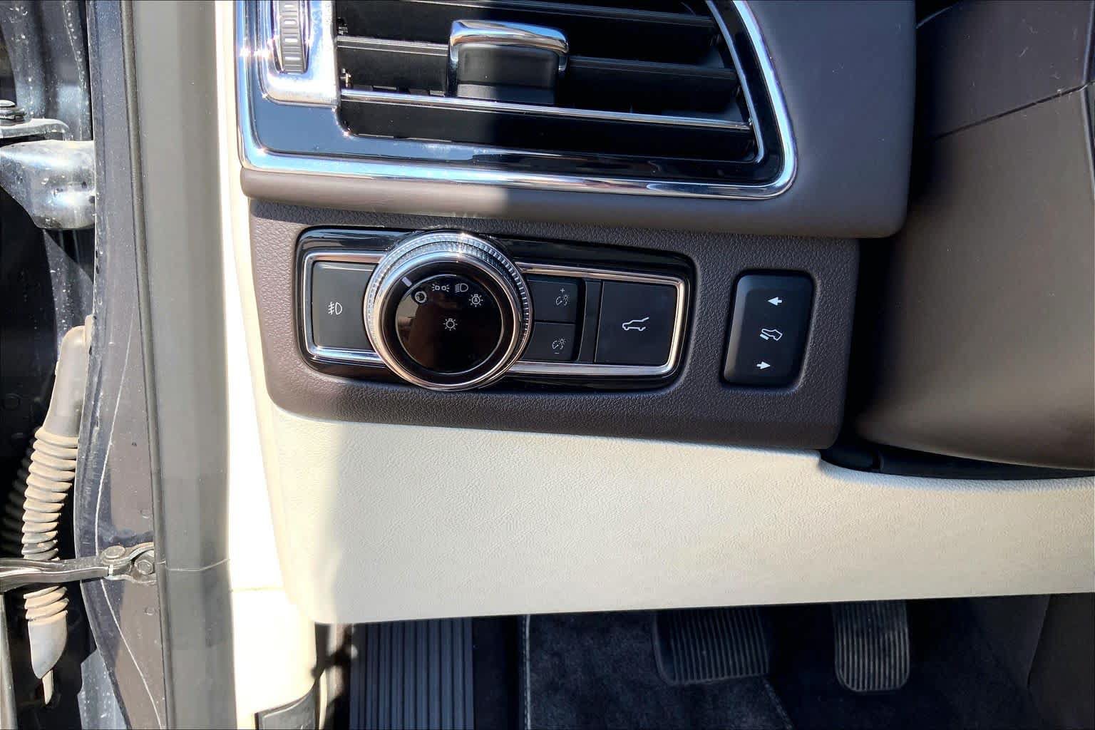Used 2021 Lincoln Navigator L Black Label w/ Cargo Convenience Package AWD/4WD image 32