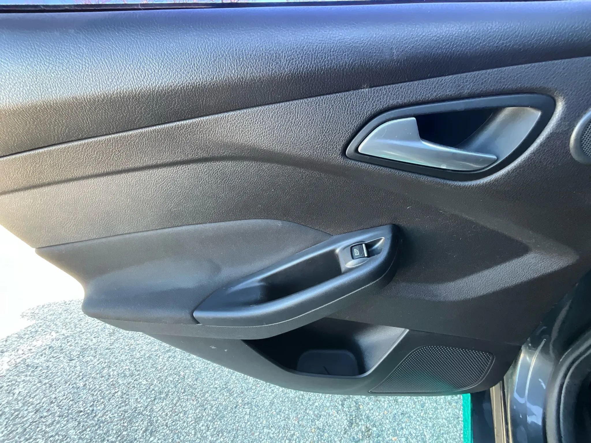 Used 2017 Ford Focus ST image 25