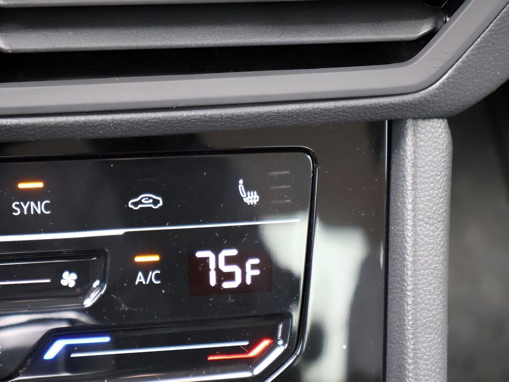 Used 2025 Volkswagen Jetta SE image 26