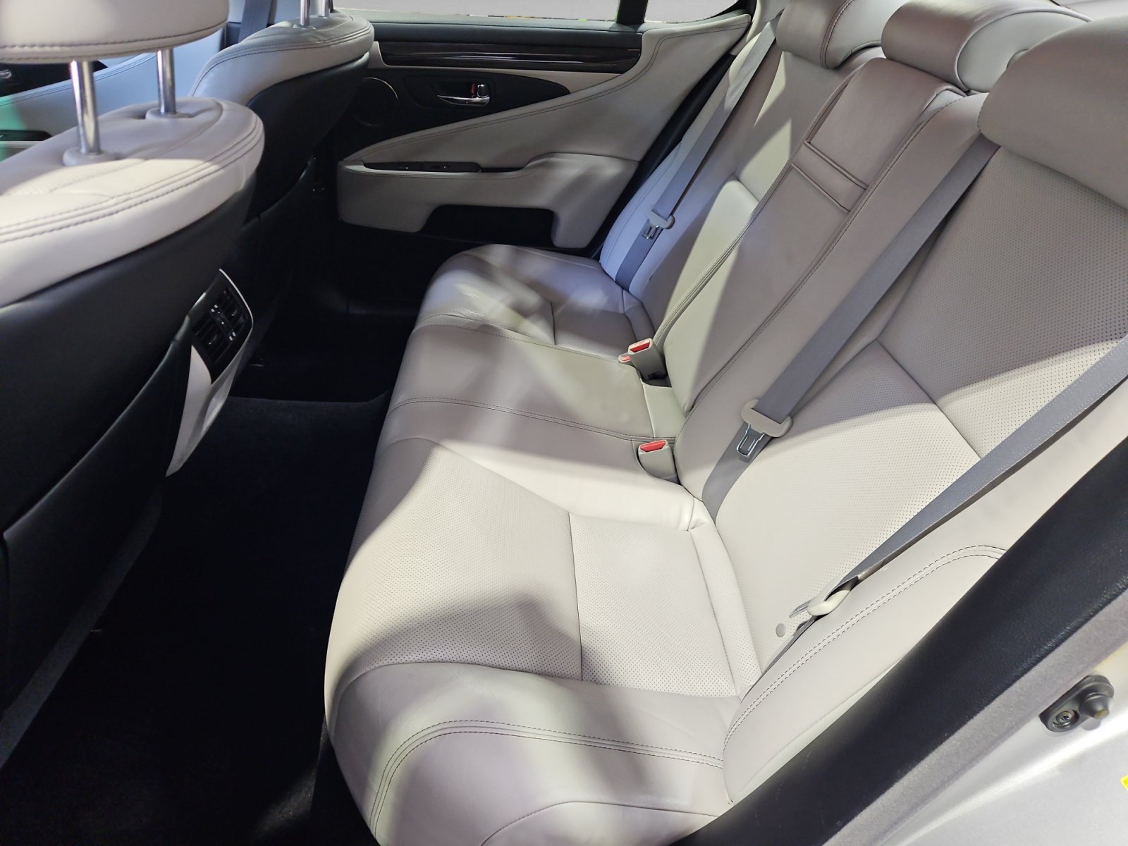 Used 2014 Lexus LS 460 w/ Comfort Package RWD image 14