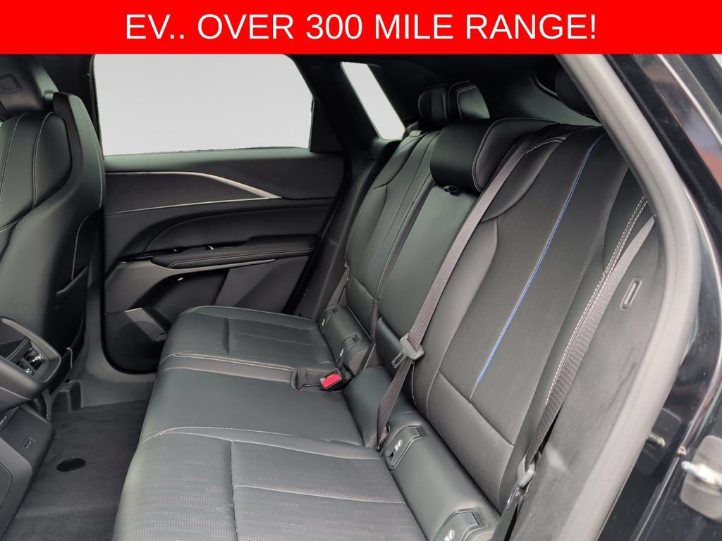 Used 2024 Cadillac Lyriq Luxury w/ LPO, Floor Liner Package AWD/4WD image 31