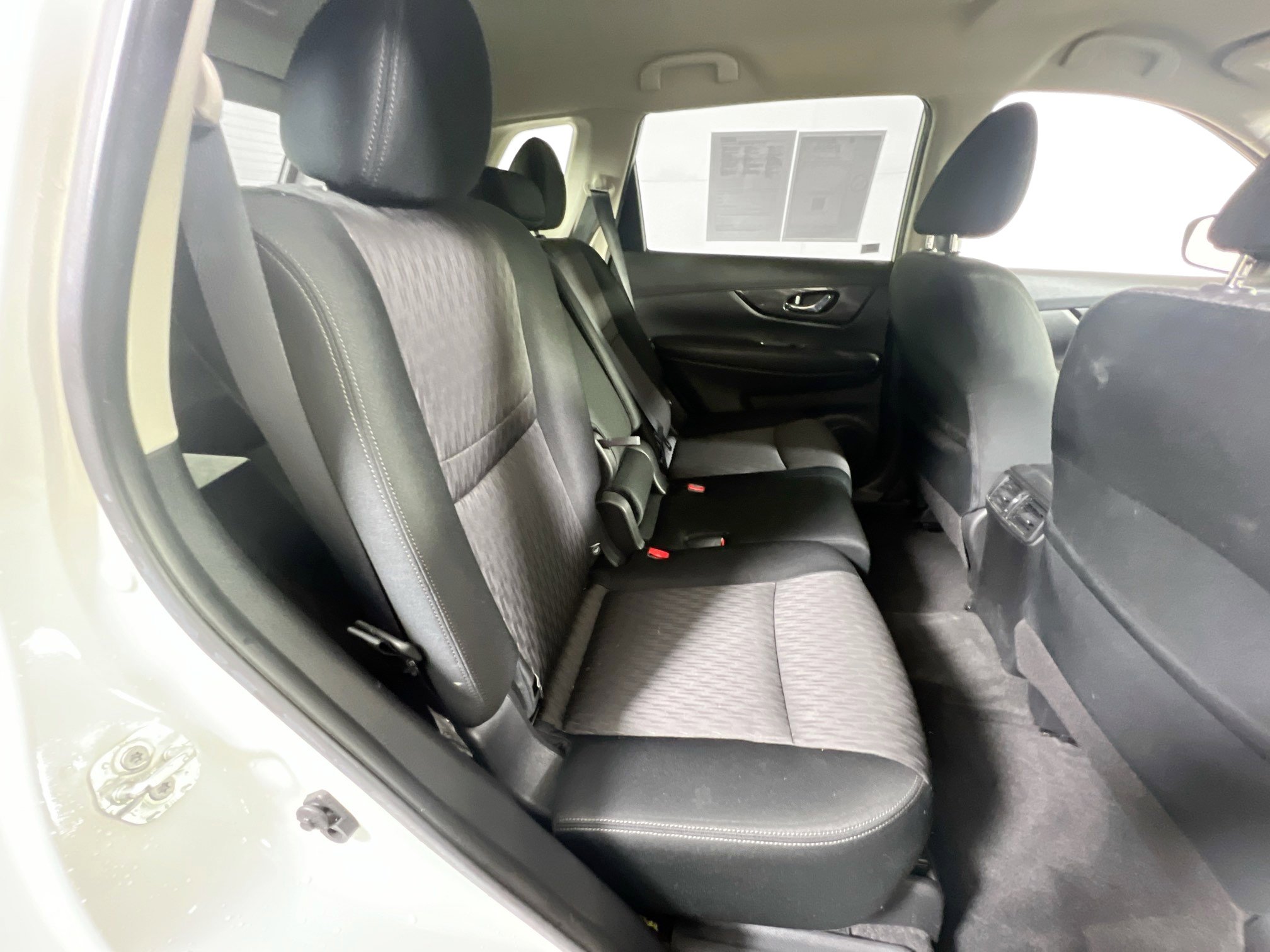 Used 2020 Nissan Rogue SV image 25