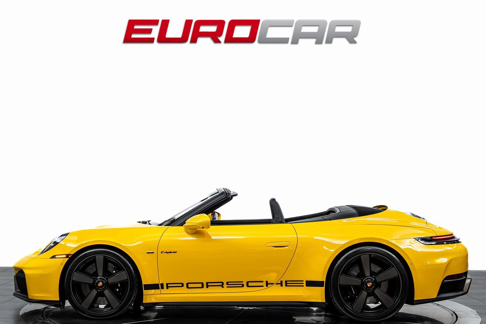 Used 2026 Porsche 911 Carrera 4 GTS image 2