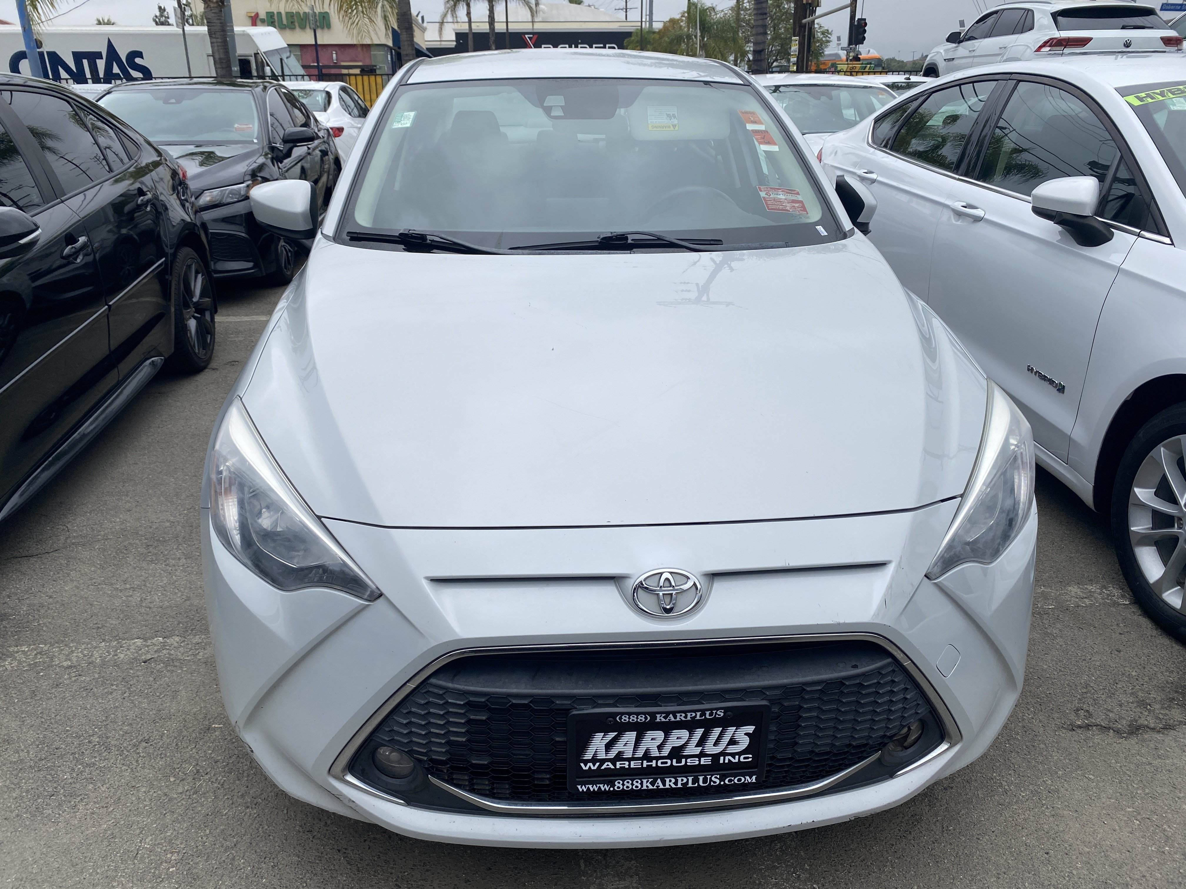 Used 2019 Toyota Yaris LE FWD image 3