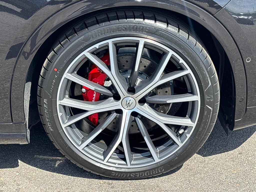 Used 2024 Maserati Grecale Trofeo AWD/4WD image 32