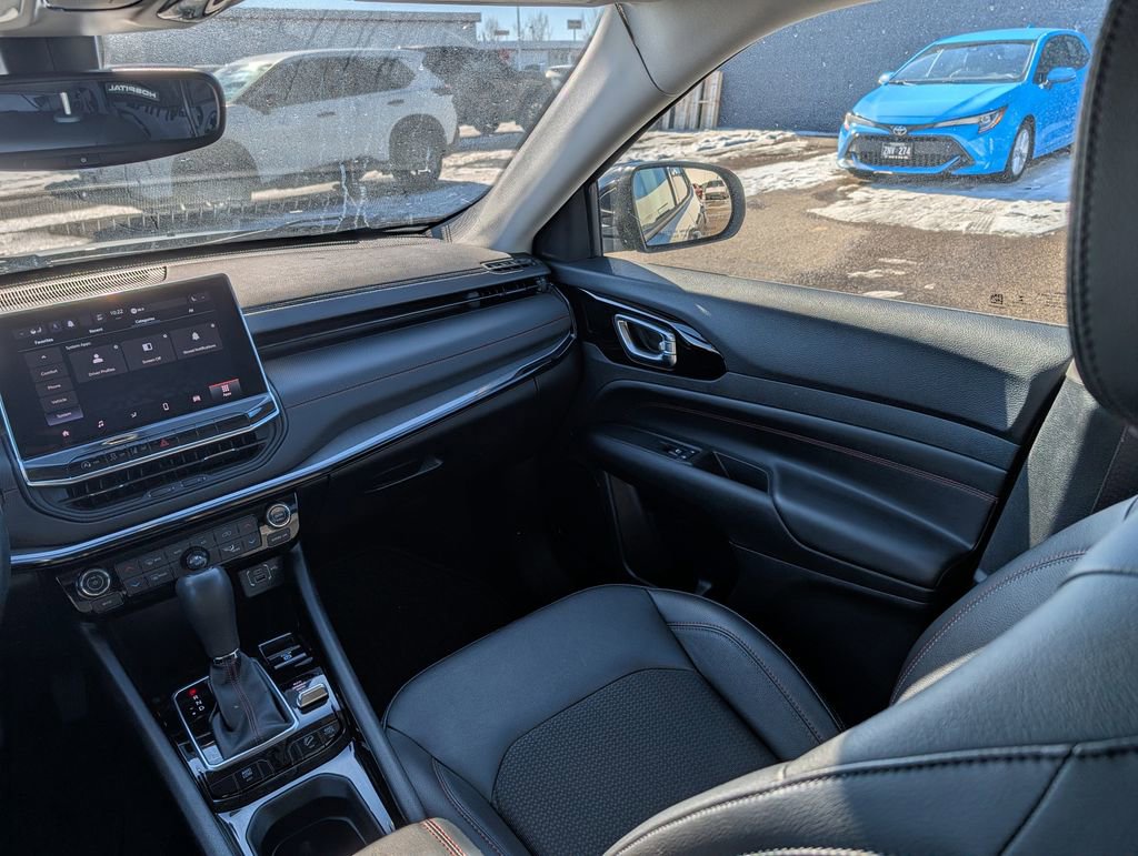 Used 2022 Jeep Compass Trailhawk w/ Trailhawk Convenience Group image 11