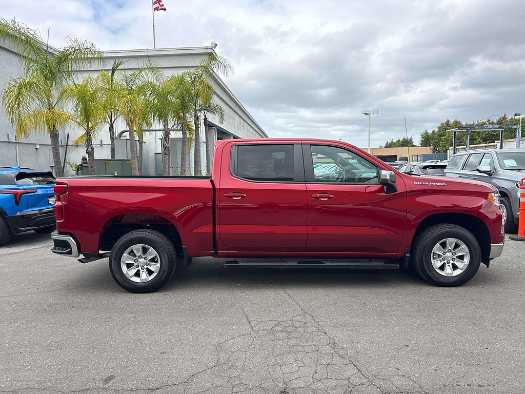 Used 2023 Chevrolet Silverado 1500 LT w/ Convenience Package II RWD image 2