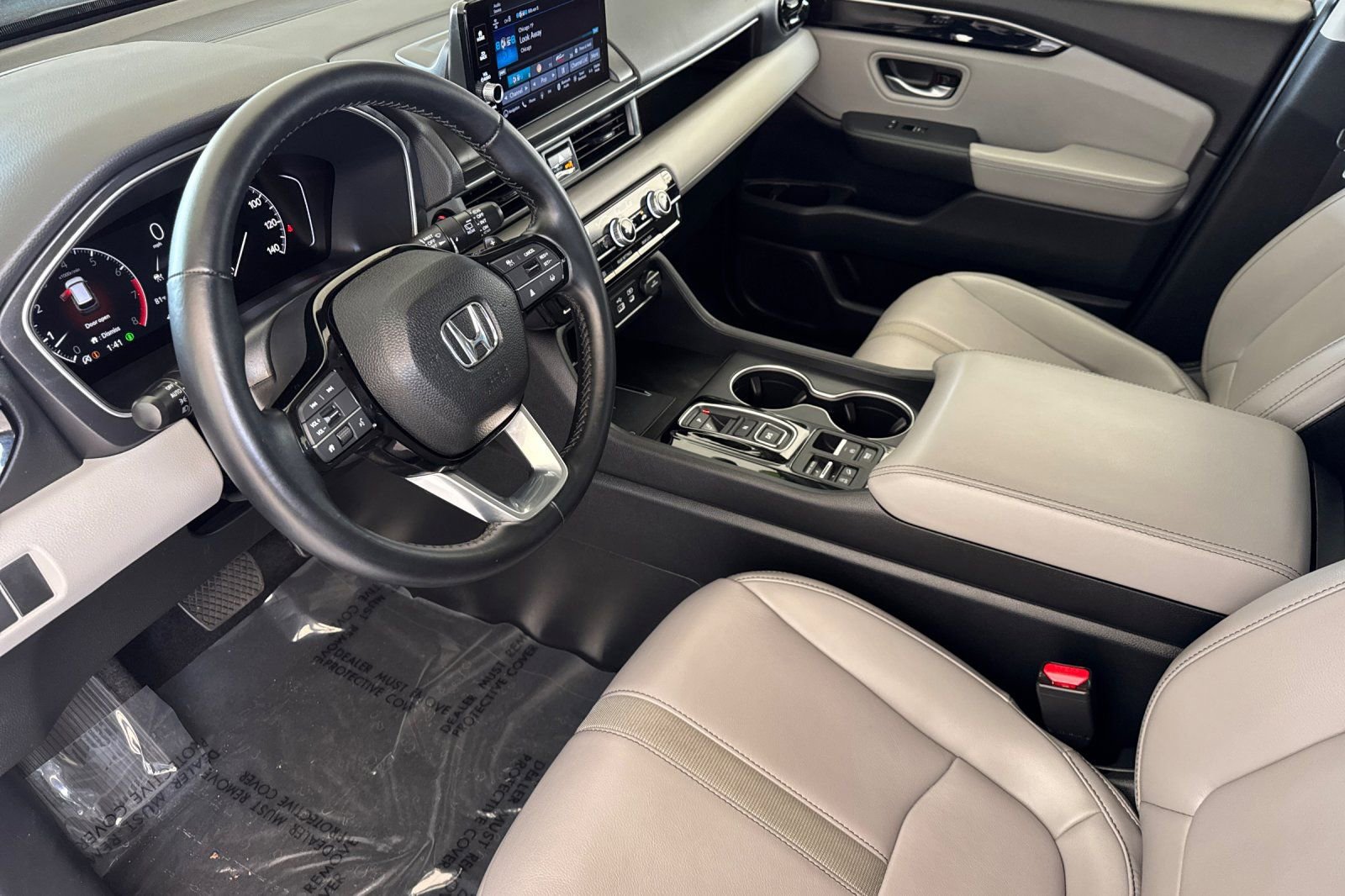 Used 2025 Honda Pilot Touring image 9