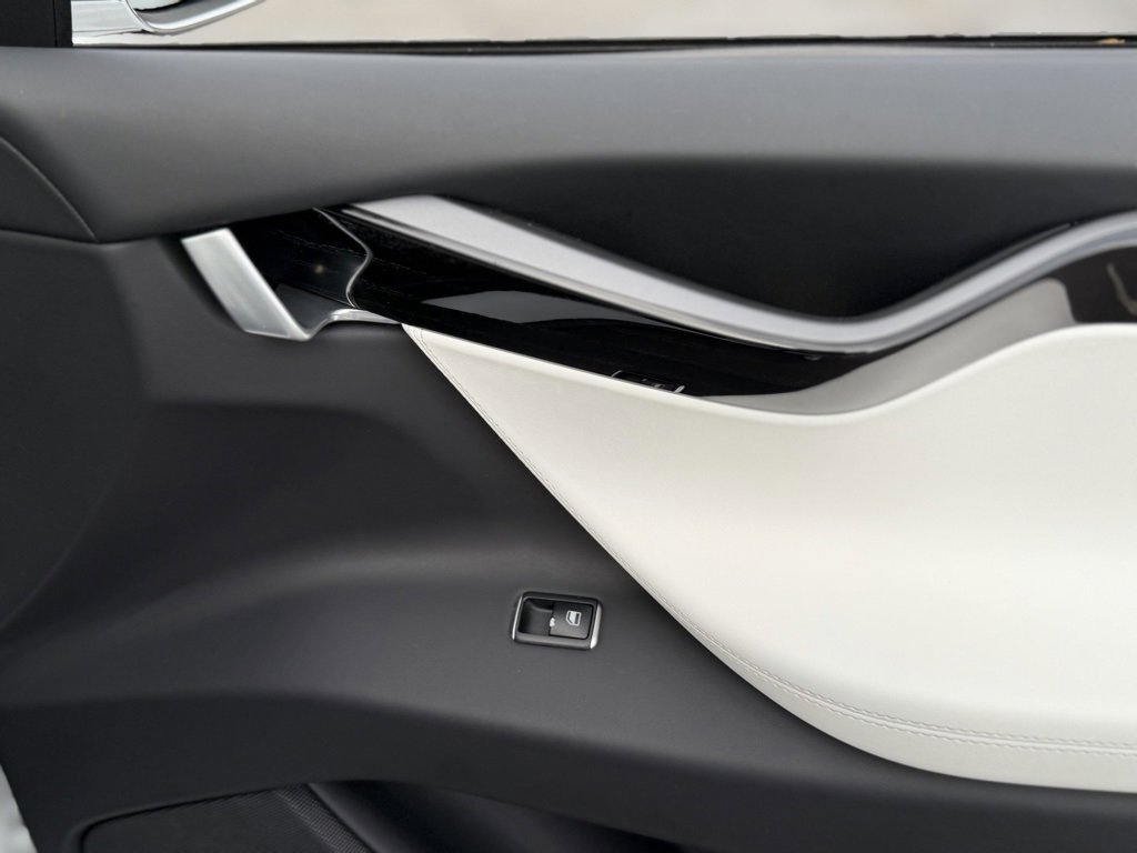 Used 2020 Tesla Model X Long Range image 37