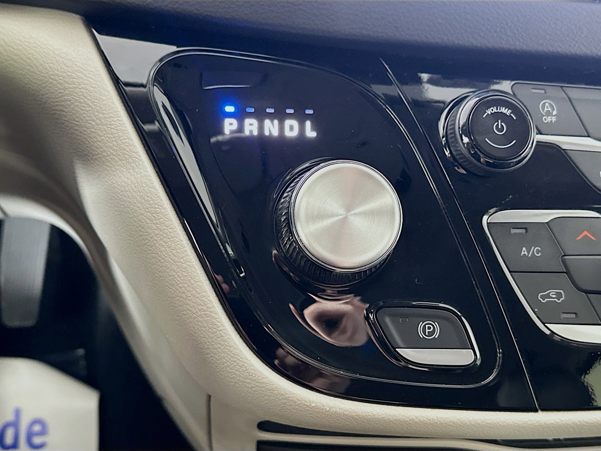 Used 2023 Chrysler Pacifica Touring-L image 16