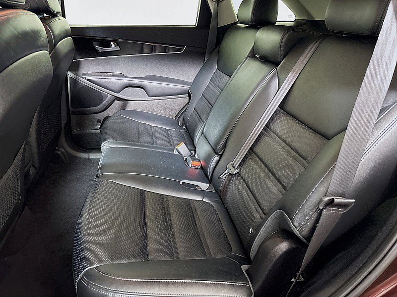 Used 2016 Kia Sorento EX image 19