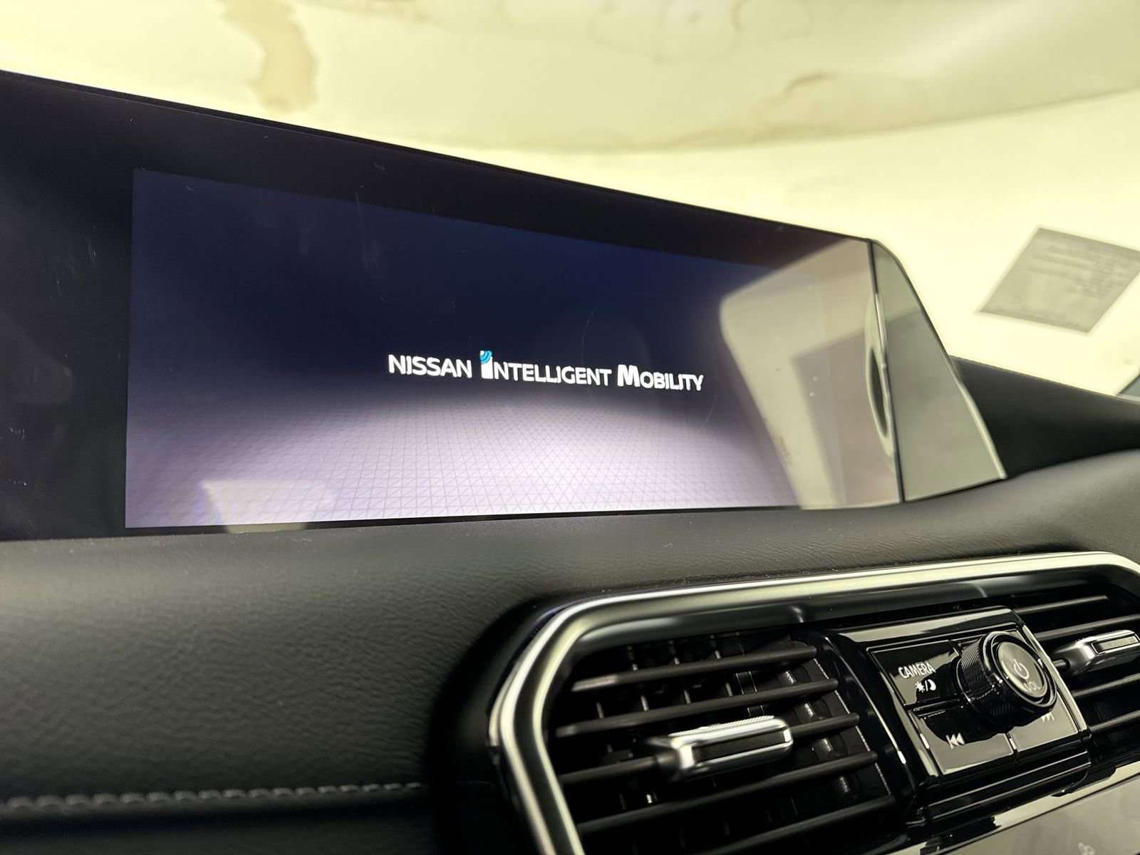 New 2026 Nissan Armada SL w/ Captain's Chari Seat Package image 7