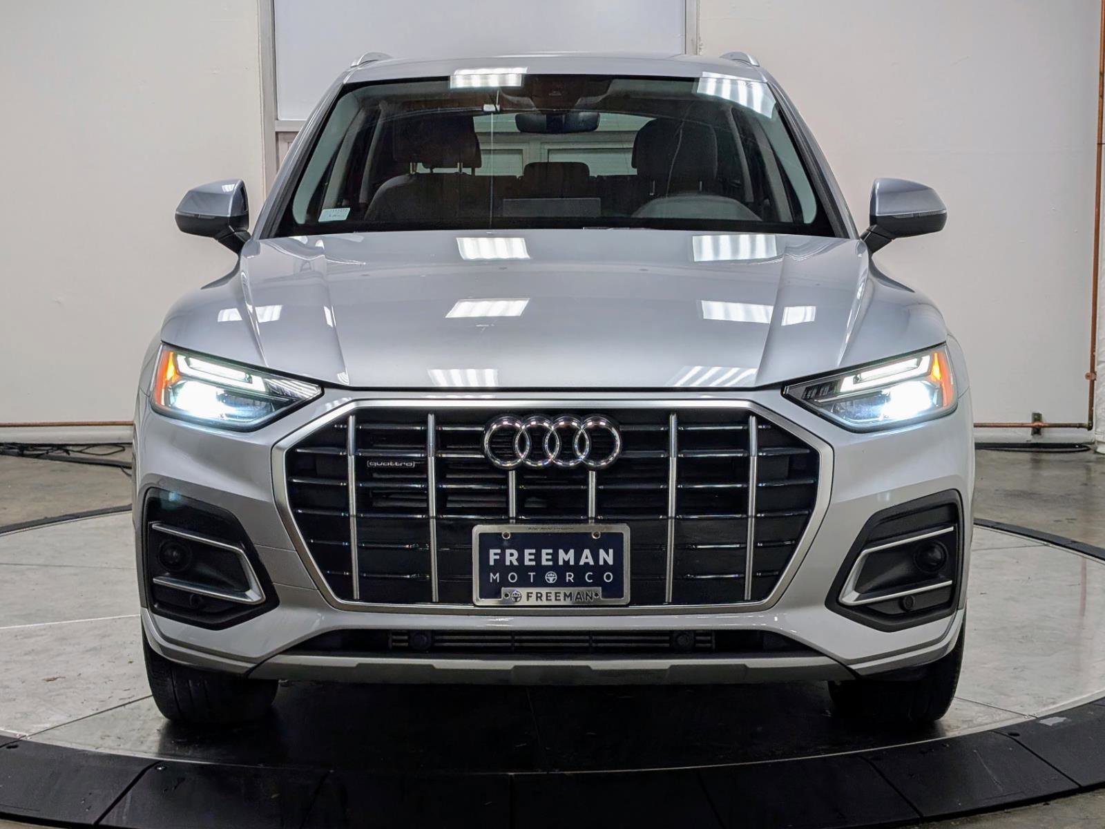 Used 2023 Audi Q5 2.0T Premium w/ Convenience Package image 3