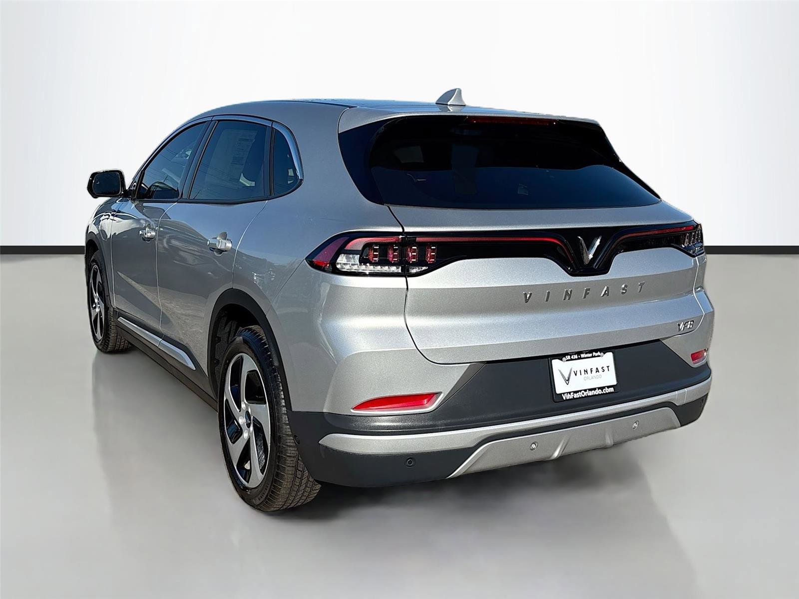 New 2025 VinFast VF 8 Eco image 5