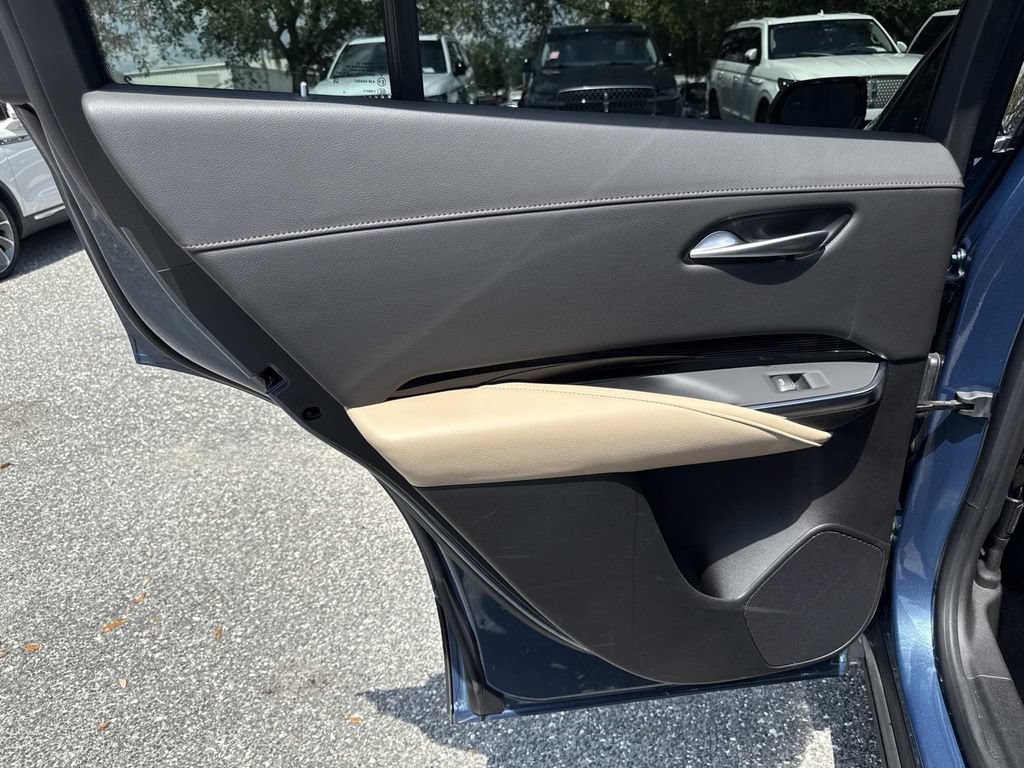 Certified 2024 Cadillac XT4 Luxury w/ Cold Weather Package FWD image 13