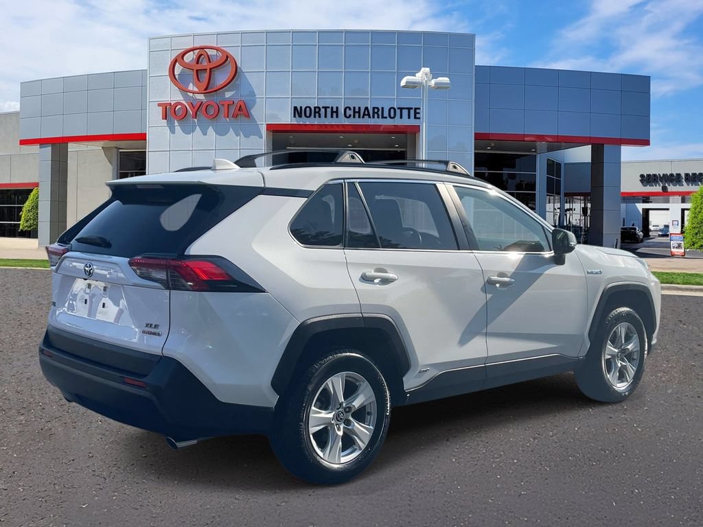 Used 2021 Toyota RAV4 XLE w/ XLE Grade Weather Package AWD/4WD image 8