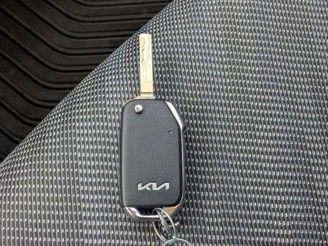 Used 2025 Kia Seltos LX image 31