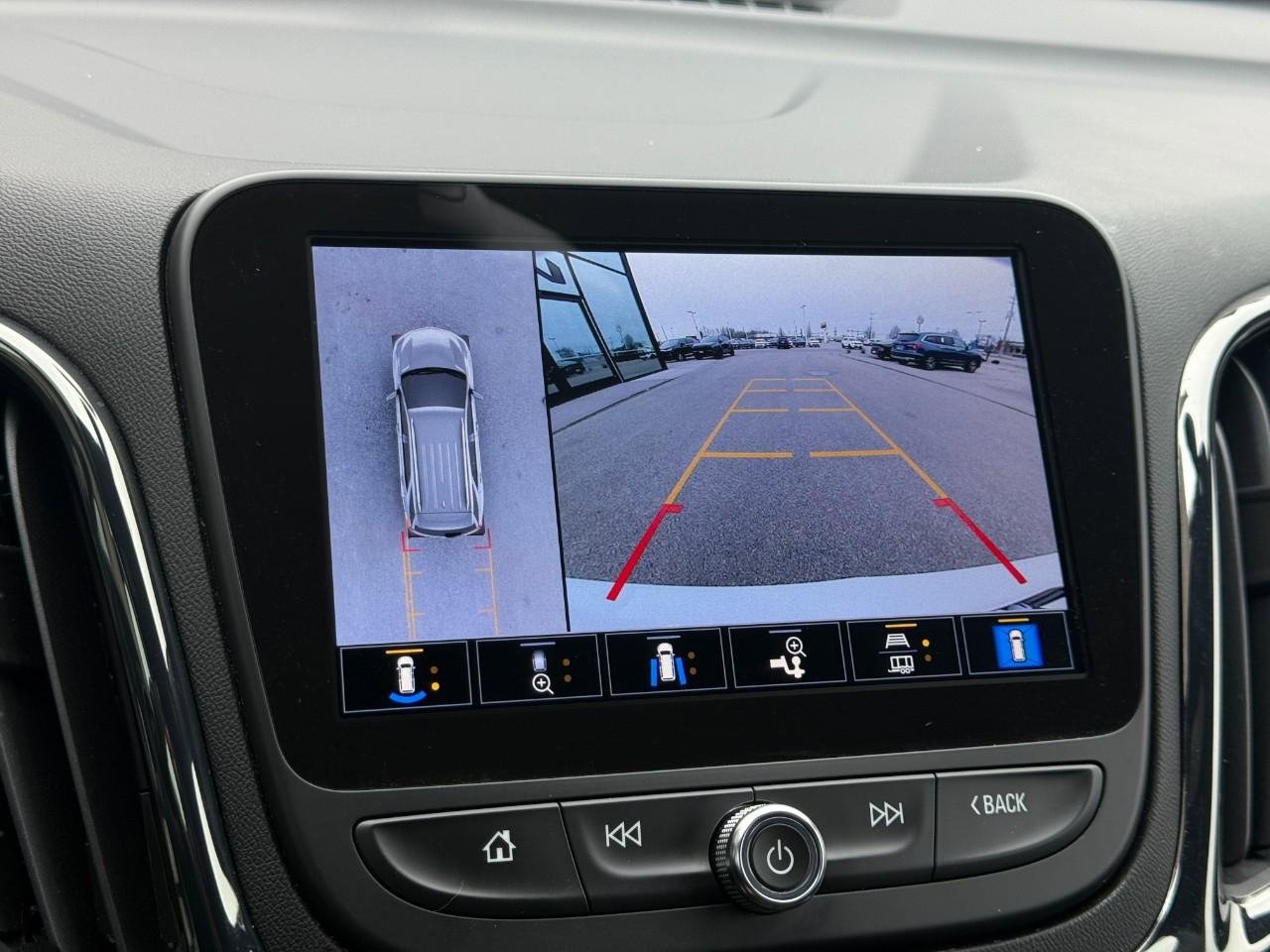 Used 2023 Chevrolet Equinox RS image 36