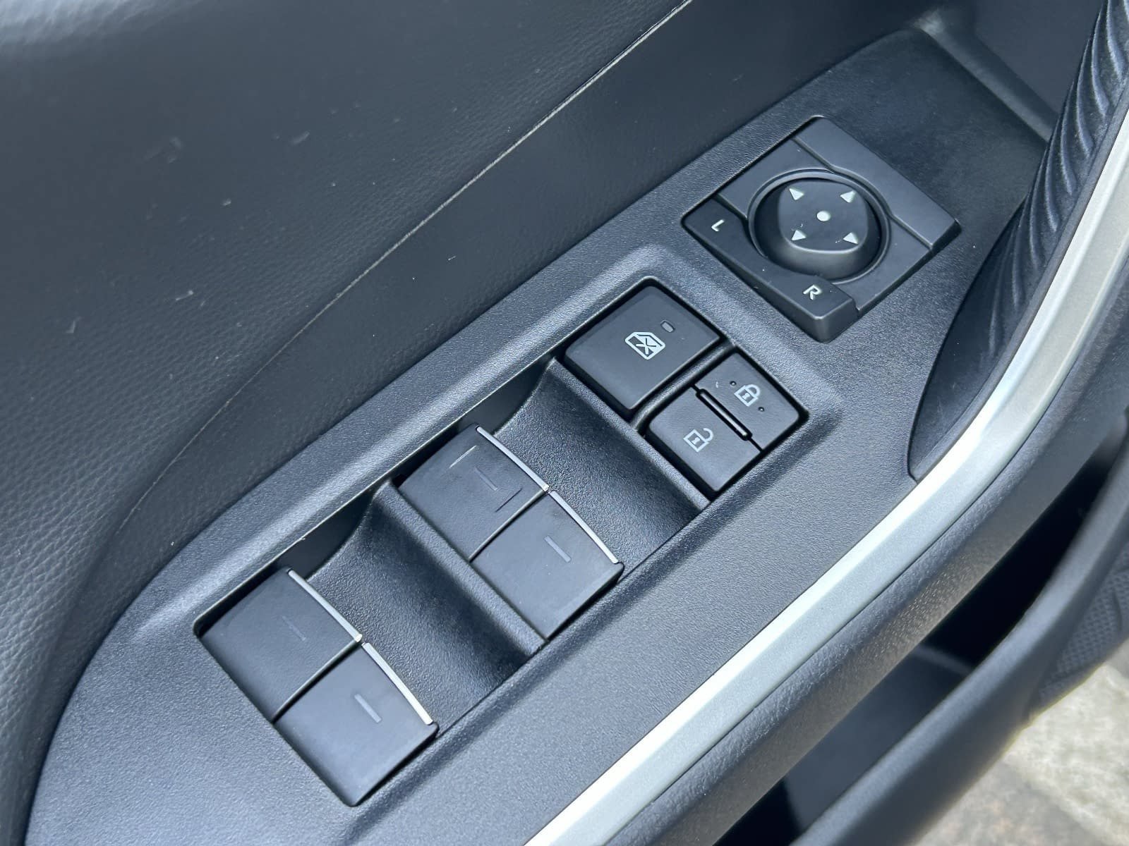 Used 2025 Toyota RAV4 Limited w/ Advanced Technology Package FWD image 26