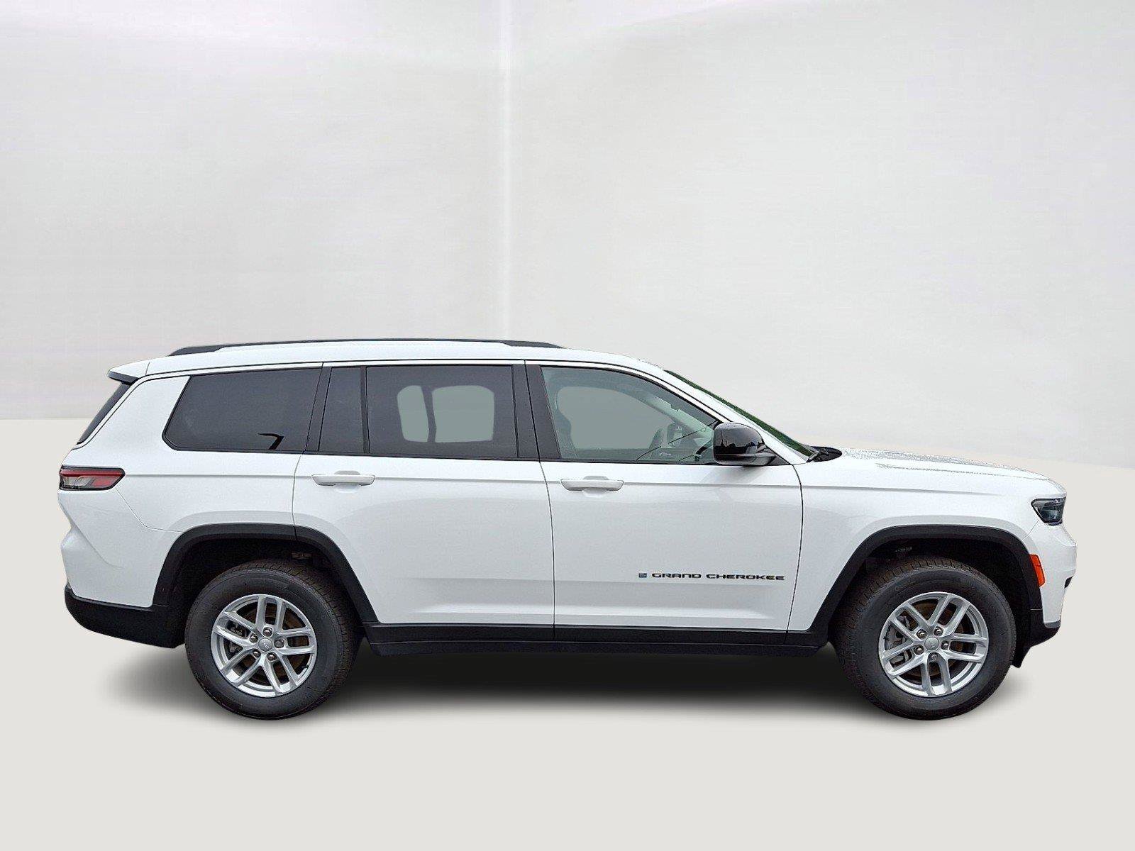 Certified 2023 Jeep Grand Cherokee L Laredo AWD/4WD image 7