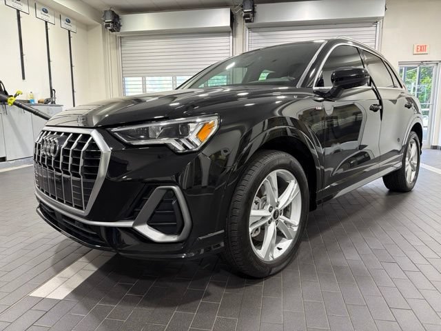 Used 2023 Audi Q3 2.0T Premium Plus w/ Premium Plus Package AWD/4WD image 1