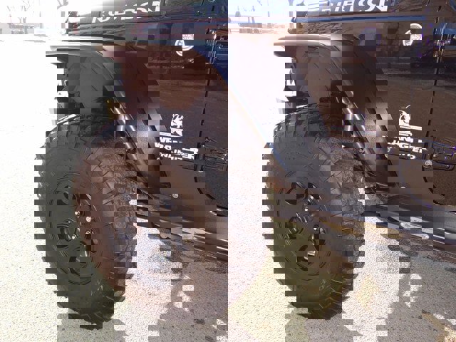 Used 2015 Jeep Wrangler Unlimited Rubicon w/ Connectivity Group image 12