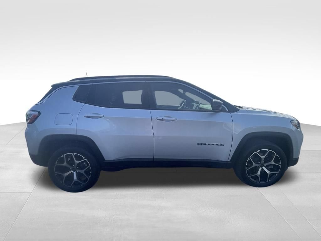 Used 2025 Jeep Compass Limited AWD/4WD image 11